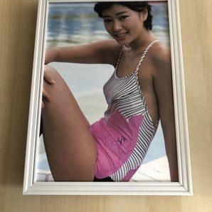 kj ★額装品★ 夏目雅子 グラビア セクシー 水着 貴重写真 A4サイズ額入り ポスター風デザイン ワンピース プール 昭和レトロ 女優