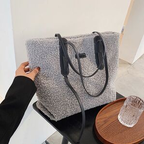 【新品】トートバッグ もこもこバッグ ボアバッグ 通勤 通学トートバッグ 大容量 A4