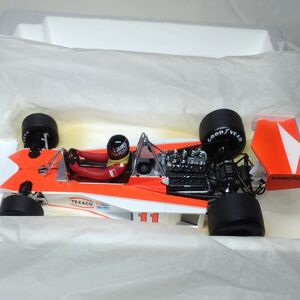 ミニカー 1/18 ミニチャンプス McLAREN FORD M23 J.HUNT #11 1976