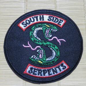 黒円US猛蛇■新品アメリカ　US　South Side Serpents Riverdale 『リバーデイル』　刺繍　刺繍ワッペン■ドラマ　■　ミリタリー　衣服DIY