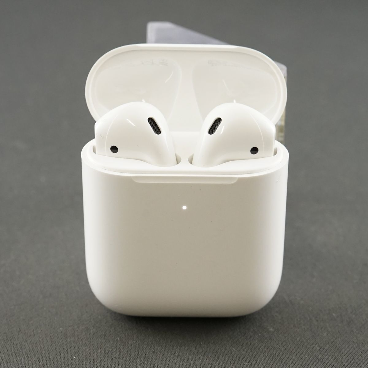 Apple AirPods with Wireless Charging Case 第2世代 MRXJ2J/A ...