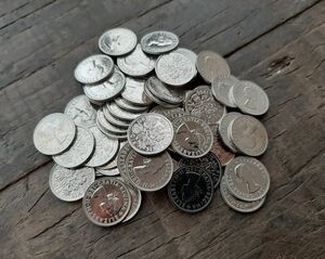 幸せのシックスペンス イギリス 50枚セットラッキー6ペンス 本物古銭英国コイン1953~1967美品です19.5mm 2.8g