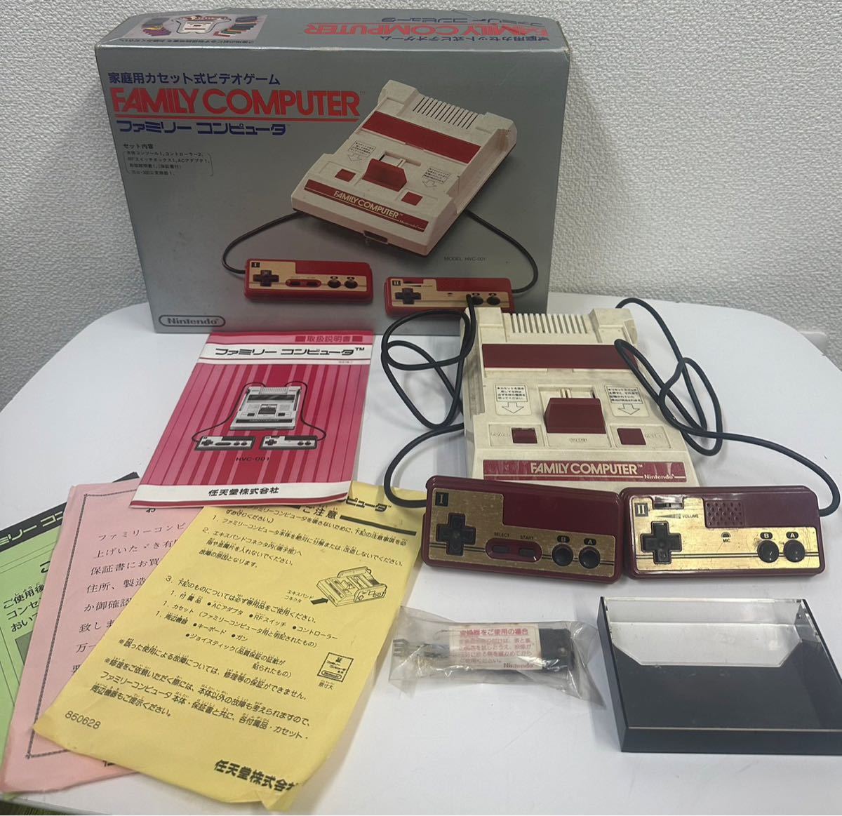 ゲーム⒛ Nintendo HVC-001 ファミコン四角ボタン ジャンク扱い その39