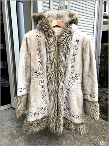 *60s70s Vintage lady's with a hood . fake fur coat * inspection jacket 