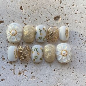 36.ネイルチップ ニュアンス ぷっくり フラワー 淡色