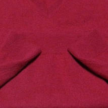 ユニクロ Vネック ストレッチ 100% カシミヤ カシミア ニット 薄手 セーター 濃い ビビットピンク えんじ色 M ザイズ_画像7