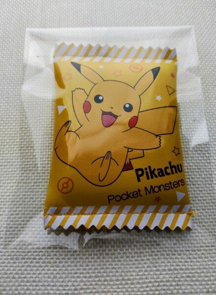 送料込み　ポケットモンスター　ピカチュウ　フラットポーチ