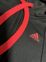 美品adidas黒、ロゴ、紐蛍光色オレンジ、ストレッチ上下セット　サイズL_画像3