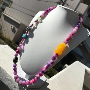 紫+ピンク色の花翡翠10ｍｍ+貔貅彫刻り+宝瓶天珠　デザインなネックレス