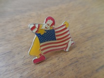 フランス☆古いピンズ 【McDonald's ドナルド アメリカ 国旗】ピンバッジ ピンバッチ PINS カナダ マクドナルド　_画像2