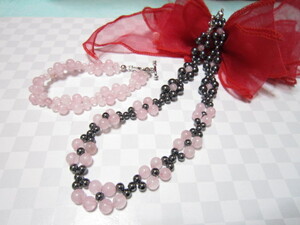 [hema tight . rose quartz . combination . stylish necklace . bracele ]