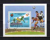 182180 ニジェール 1982年 ワールドカップスペイン大会優勝国加刷 小型シート 使用済_画像1