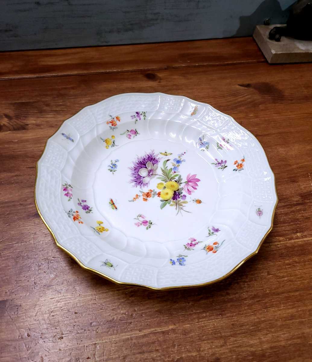 骨董品◇ マイセン 24㎝ 透かしプレート 花 昆虫 金彩 蝶 フワラー 美