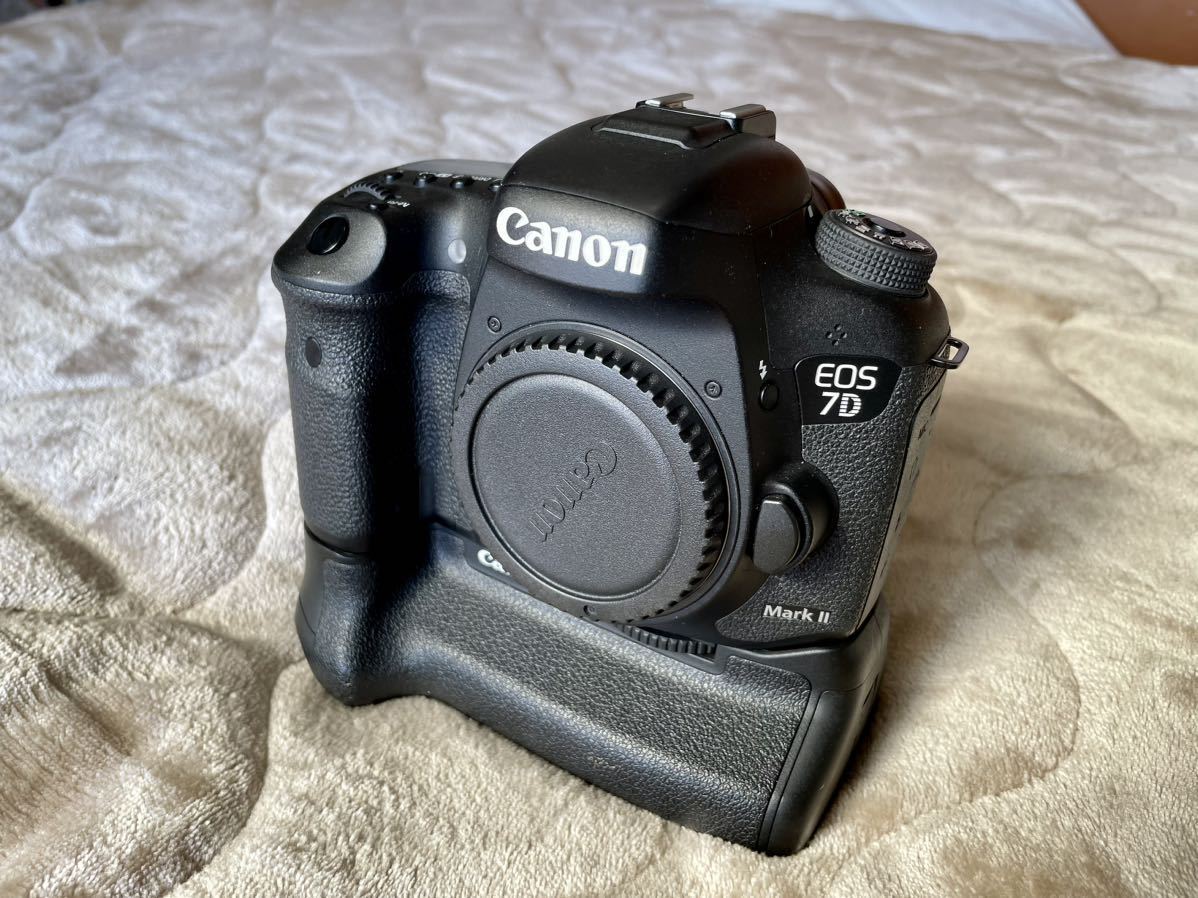 ディション ヤフオク! - Canon EOS 7D Mark II ボディ＋バッテリー