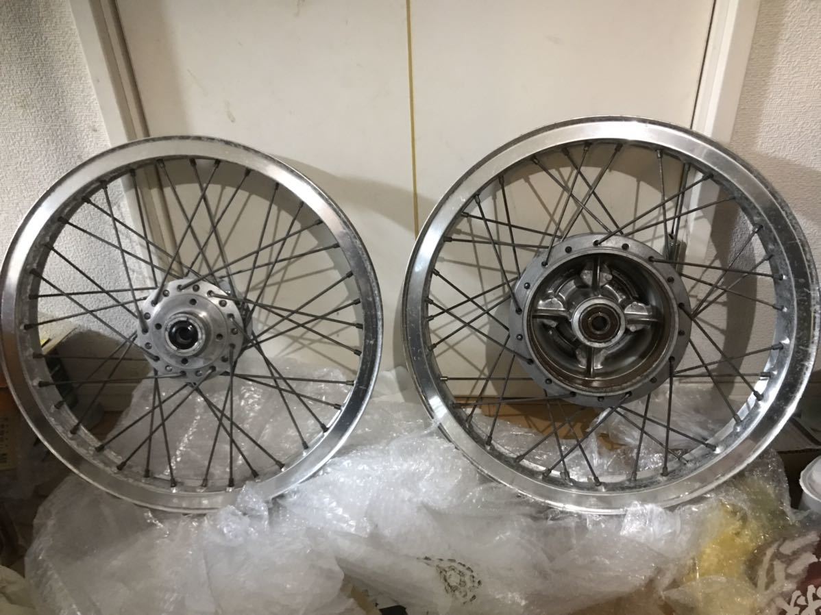 CB400F ホイールの値段と価格推移は?|51件の売買情報を集計した