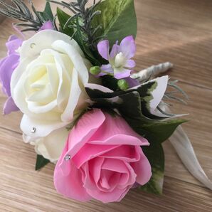 ソープフラワーアレンジメントミニブーケ　可愛い色合いで4つのバラはソープフラワー　母の日　プレゼント　バラ　キラキラ　お花