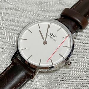 ダニエルウェリントン Daniel Wellington　DW00100239　シルバー レディース　28mm　未使用　長期保管品　電池交換済み 