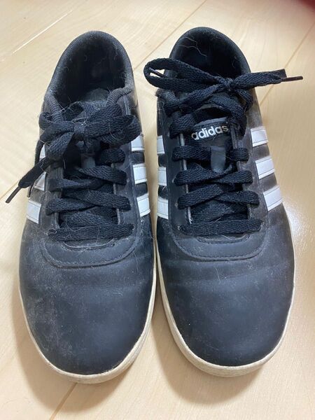 adidasスニーカー25.5cm