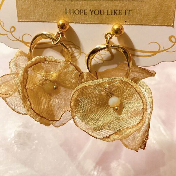 ふわふわシフォンフラワー 花びらピアス ゴールド ハンドメイド