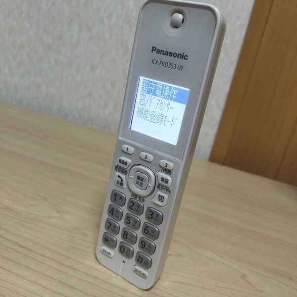 送料無料即決 Panasonic パナソニック KX-FKD353-W 動作確認済み 子機増設し通話確認済みです ②液晶下部不具合あり(画像5枚目)