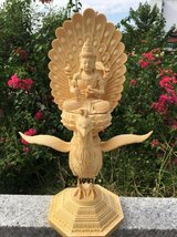 ★極上の木彫 仏教美術 精密彫刻 仏像 手彫り 極上品 孔雀明王座像 高さ38cm_画像1