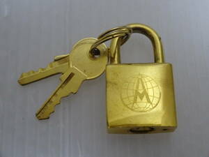  beautiful goods. person PRIMA CLASSE Prima Classe pado lock key 