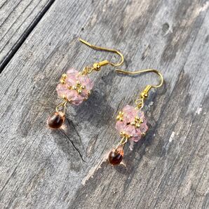 ④ビーズで手毬風ピアスorイヤリング(ピンク&ローサリン)