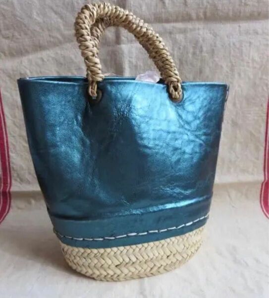 モロッコ製　革製　小さなかごバッグ　青　メタルブルー　バッグインバッグ　