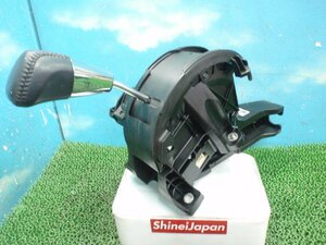 ★ ZRR80G　トヨタ　ノア　ヴォクシィ　シフトゲート　シフトレバー　シフトノブ付　黒革　341240JJ