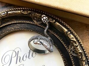 ヴィンテージ スネーク リング 19号 蛇 アンティーク 指輪 アクセサリー ビンテージ シルバーカラー snake ring vintage accessory G