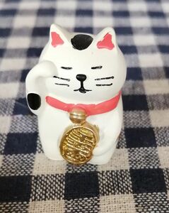 コンコンブルのまねきねこ