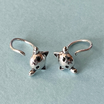 ピアス フックピアス S925 シルバー 猫 ねこ 黒目 キャット CZ ロングテール Silver アクセサリー レディース_画像1