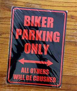 プラスチックサインボード『BIKER PARKING ONLY』（CA-35）プラ看板 アメリカン雑貨 インテリア雑貨 ショップ 店舗