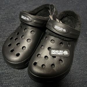 未使用 新品 DEAD BY DAYLIGHT デッドバイデイライト　スリッパ ブラック タグ付き Mサイズ クロックス crocs タイプ 内側起毛