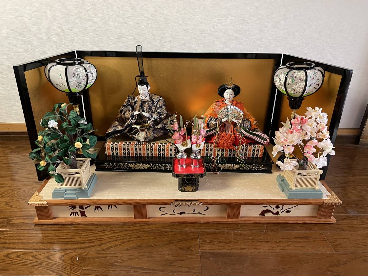 Hina-Puppen für Hinamatsuri-Prinz- und Prinzessinnen-Dekorationsset, Momoyama, Traditionelle Puppen, Hina-Puppen, Einstufige Dekoration, Goldener Paravent, Laternen auf drei Seiten, Sakura und Tachibana, Jahreszeit, Jährliche Veranstaltungen, Puppenfest, Hina-Puppen