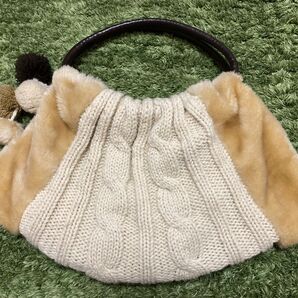 ファーxニット ふわふわ バッグ 軽い ベージュ ボンボンつき
