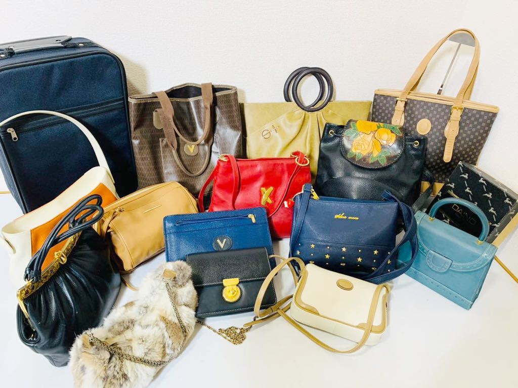 Valentino バッグの値段と価格推移は?|1,907件の売買情報を集計した ...