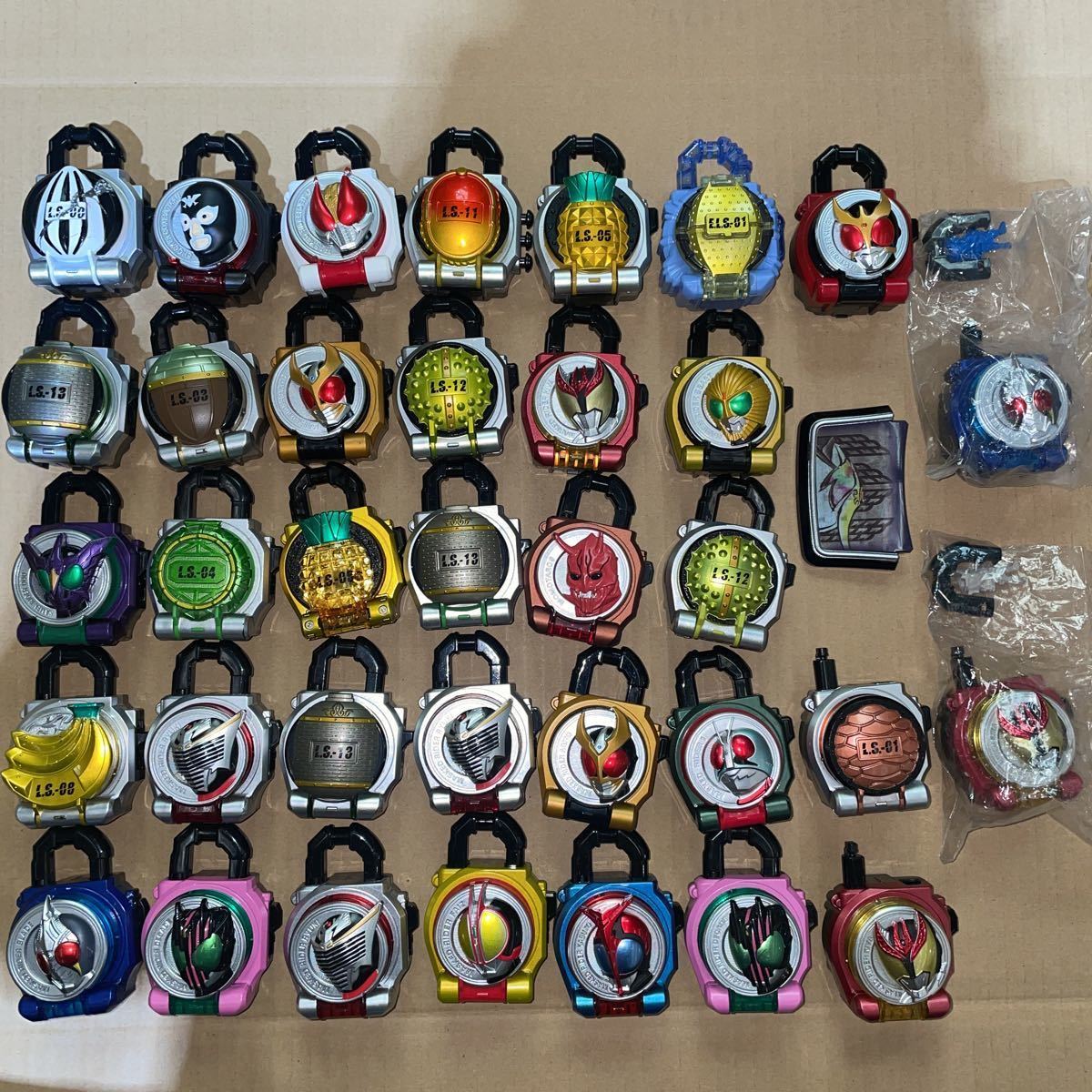 ヤフオク! -仮面ライダー鎧武 ベルトの中古品・新品・未使用品一覧