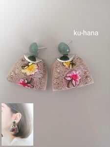 インド刺繍リボンピアス　カボショングレーグリーン　ハンドメイドピアス