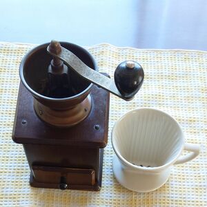 手挽きコーヒーミル&陶器製ドリッパー