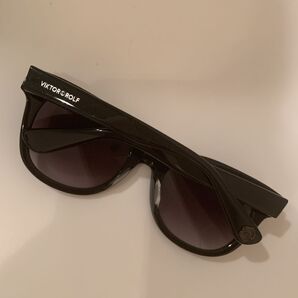 定価4万!VIKTOR&ROLF サングラス ブラック ケース付き!