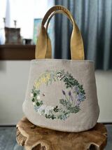 ハンドメイド★春の花をたくさん★手刺繍★大人の花刺繍★リース柄バッグ_画像3