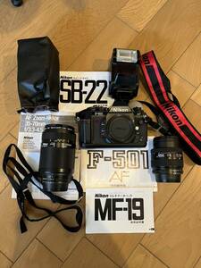 Nikon F501 フルセット　ストロボ未使用。ズームレンズ。ストラップ。バッグ。ニコン