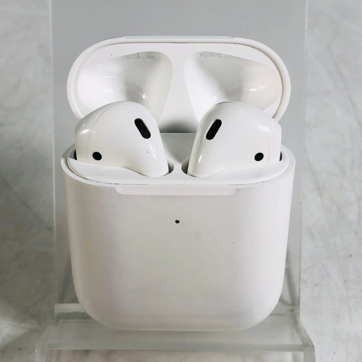 Apple AirPods with Wireless Charging Case 第2世代 MRXJ2J/A ...