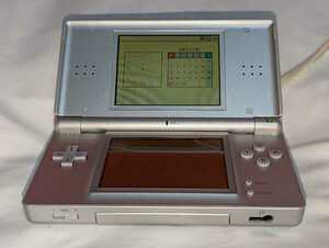 ニンテンドー　DS ライト　2006年　専用アダプター付き　正規刻印UJF18775029 任天堂株式会社製造者　箱なし　ほとんど未使用品