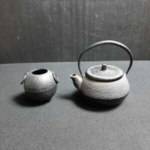 南部鉄器　鉄瓶　鉄茶釜　豆鉄　2個セット　鉄製　金属製　茶道具　急須　工芸品　レトロ　アンティーク　置物　管理:m12