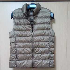  Uniqlo Ultra light down vest lady's L Brown 