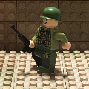 5体 ☆ カスタム ミニフィグ ☆ レゴ LEGO サイズ ☆ WWII アメリカ軍兵士 US Infantry x 5体セット ☆ 武器付き ☆ 新品 の画像2