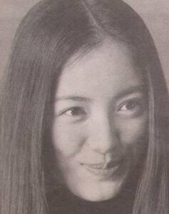 32A切り抜き　仲間由紀恵 22歳　インタビュー「お笑いのツボ」やっとわかってきました!　2002年 3P　　送料120円～