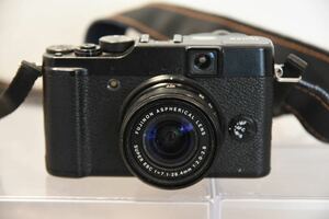 コンパクトデジタルカメラ FUJIFILM X10 Y89